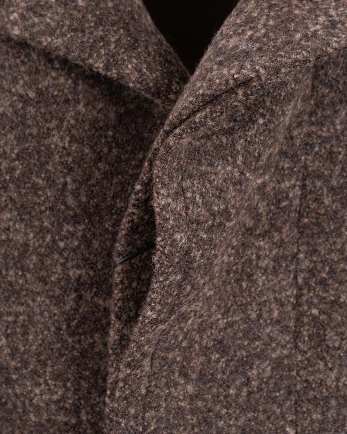 shop CORNELIANI  Cappotto: Corneliani cappotto marrone in lana tecnica.
Cappotto monopetto.
Semifoderato.
Drop 7.
Vestibilità regolare.
Manica raglan.
Abbottonatura nascosta.
Tasche laterali all'americana.
Spacco centrale posteriore.
Bottoni in vero corno.
Composizione: 80% lana vergine, 20% poliestere.
Made in Italy. 261417 2612204-030 number 3534407